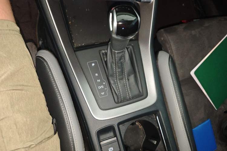 Used Audi Q3 2022 35 TFSI Progressive Dynamic Edition Gear Lever