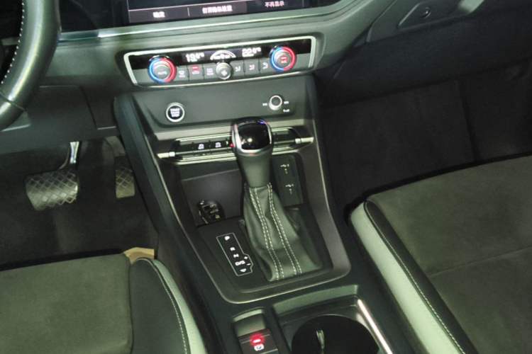 Used Audi Q3 2022 35 TFSI Fashion Dynamic Model Gear Lever