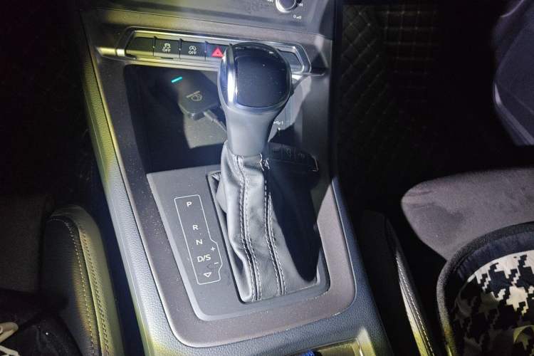Used Audi Q3 2022 35 TFSI Fashion Dynamic Model Gear Lever