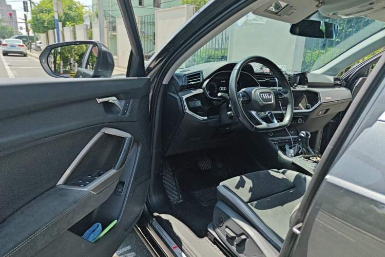 Used Audi Q3 2022 35 TFSI Fashion Dynamic Model Interior 3