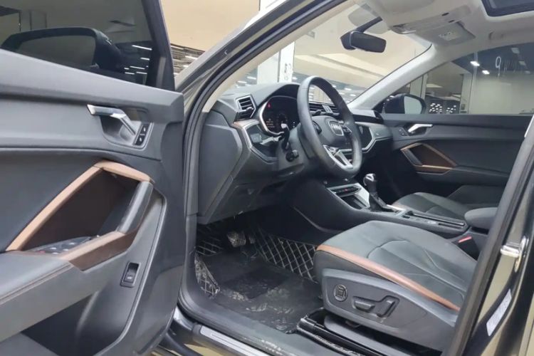 Used Audi Q3 2022 35 TFSI Fashionable and Elegant Model Interior 8