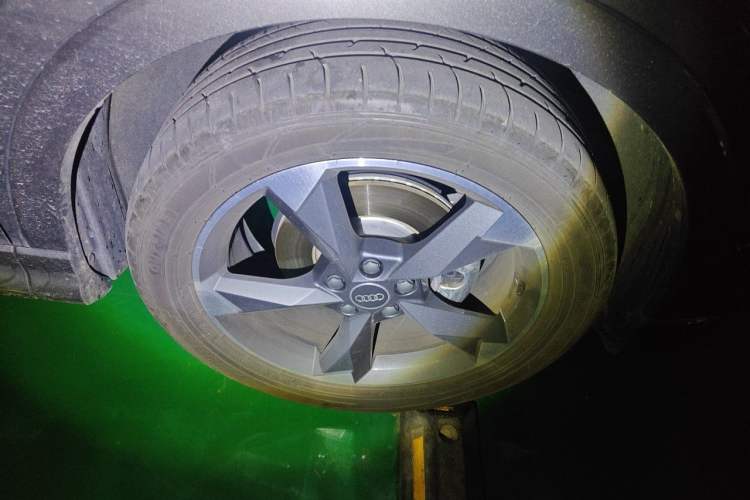 Used Audi Q3 2022 35 TFSI Fashion Dynamic Model Right Front Wheel Hub