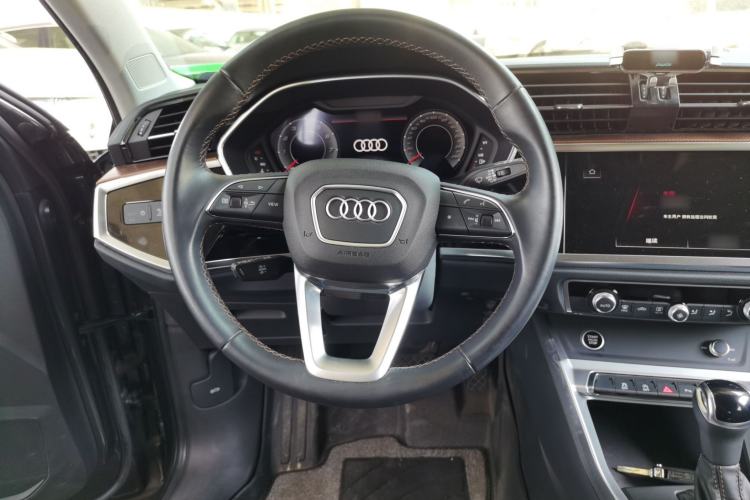 Used Audi Q3 2022 35 TFSI Fashionable and Elegant Model Steering Wheel