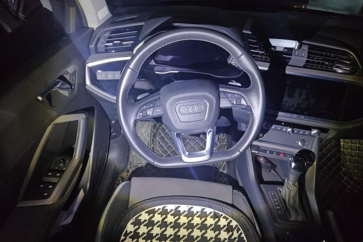 Used Audi Q3 2022 35 TFSI Fashion Dynamic Model Steering Wheel