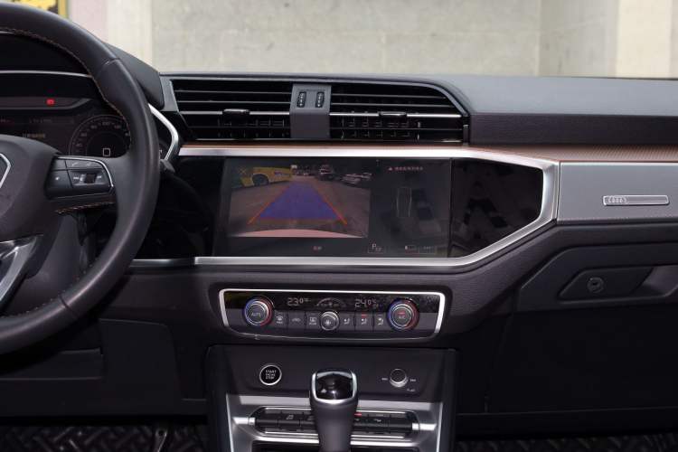 Used Audi Q3 2022 35 TFSI Fashionable and Elegant Model Audio And AC Panel