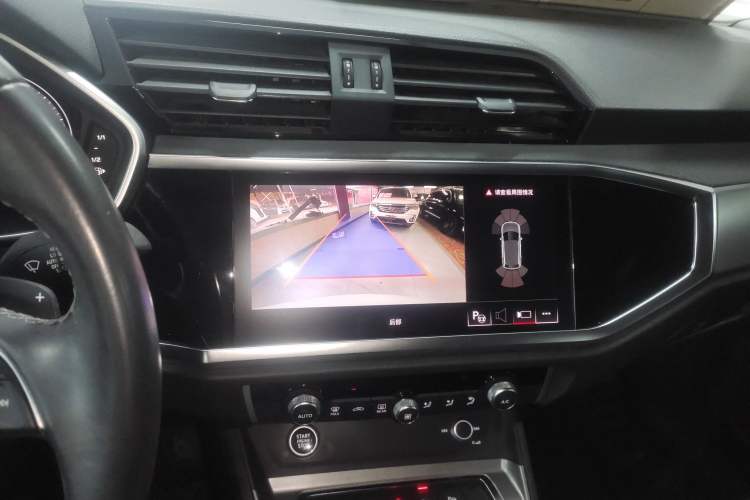 Used Audi Q3 2022 35 TFSI Fashion Dynamic Model Audio And AC Panel