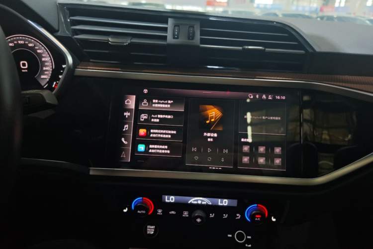 Used Audi Q3 2022 35 TFSI Fashionable and Elegant Model Audio And AC Panel