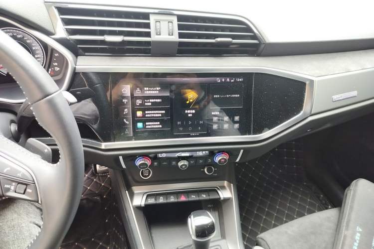 Used Audi Q3 2022 40 TFSI Fashion Dynamic Model Audio And AC Panel