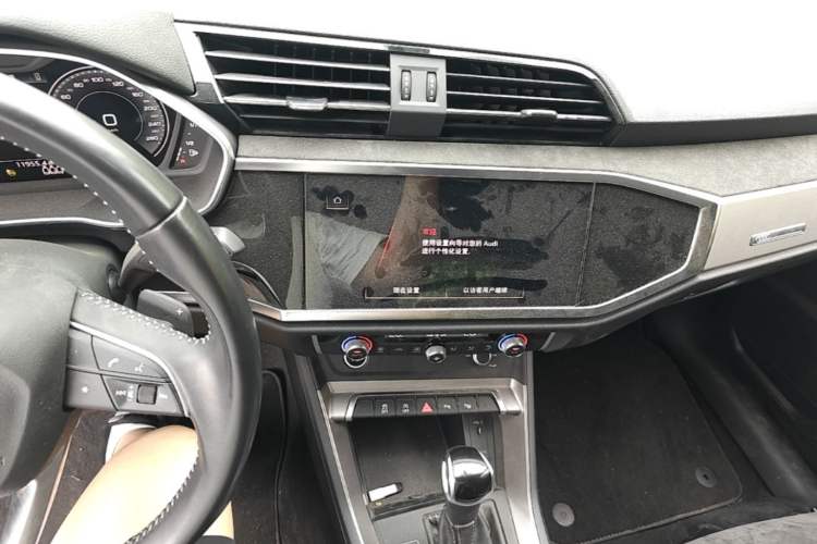 Used Audi Q3 2022 35 TFSI Fashion Dynamic Model Audio And AC Panel