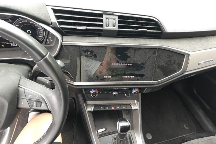 Used Audi Q3 2022 35 TFSI Fashion Dynamic Model Audio And AC Panel