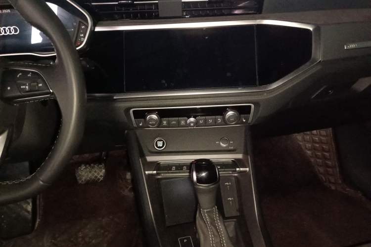 Used Audi Q3 2022 35 TFSI Fashion Dynamic Model Audio And AC Panel