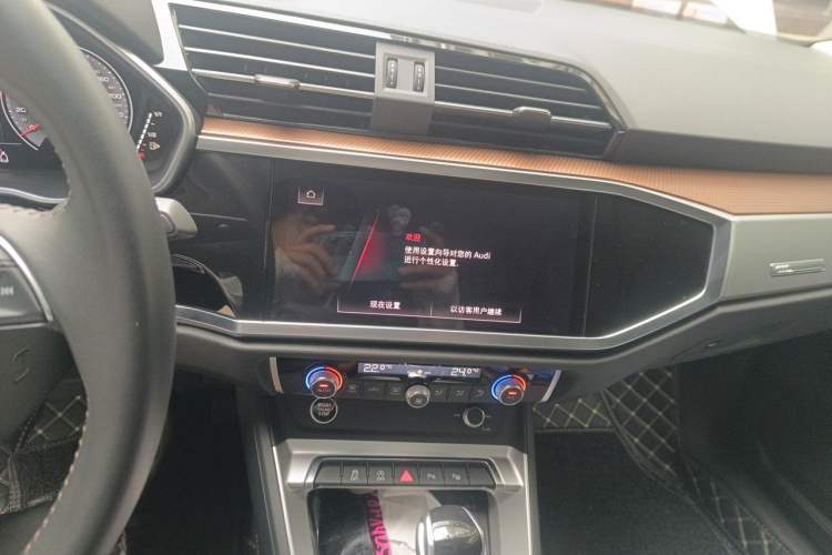 Used Audi Q3 2022 35 TFSI Fashionable and Elegant Model Audio And AC Panel