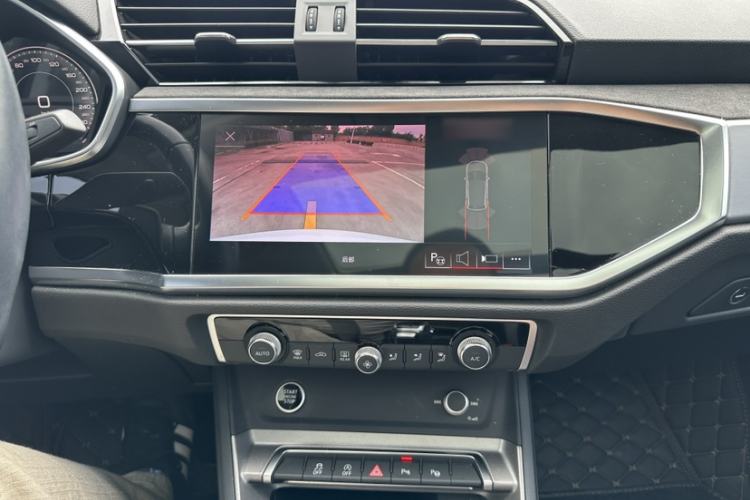 Used Audi Q3 2022 35 TFSI Fashion Dynamic Model Audio And AC Panel