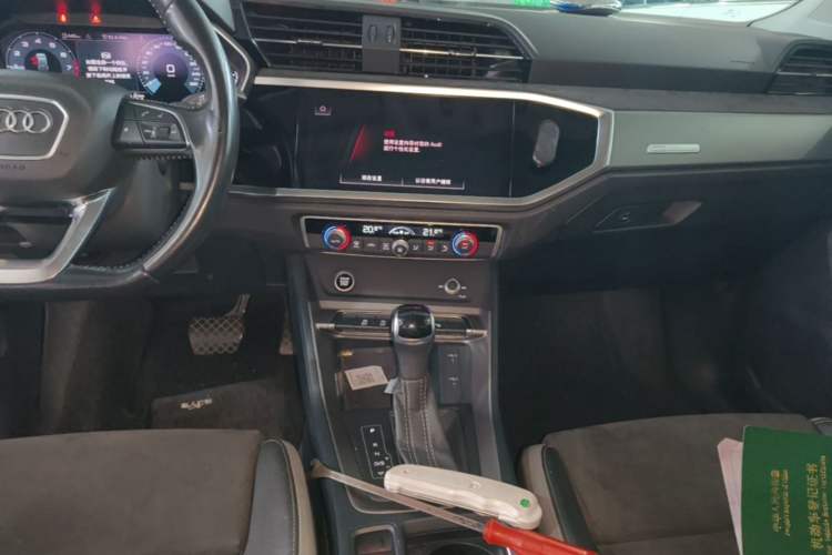 Used Audi Q3 2022 35 TFSI Fashion Dynamic Model Audio And AC Panel