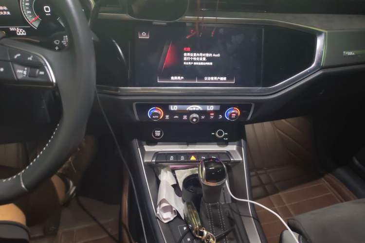 Used Audi Q3 2022 35 TFSI Fashion Dynamic Model Audio And AC Panel