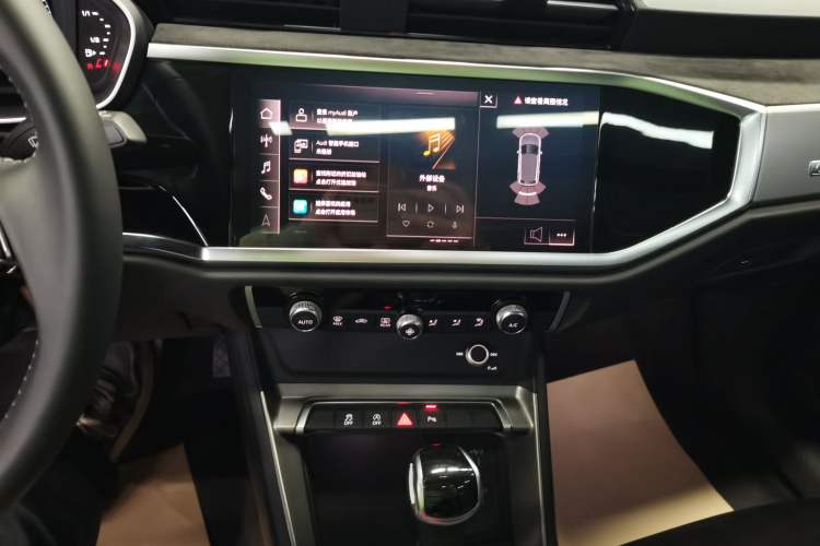 Used Audi Q3 2022 35 TFSI Progressive Dynamic Edition Audio And AC Panel