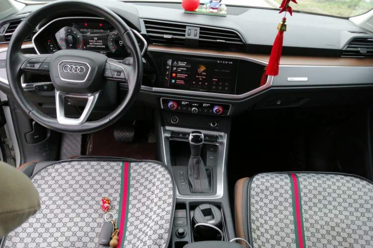 Used Audi Q3 2022 35 TFSI Fashionable and Elegant Model Center Console