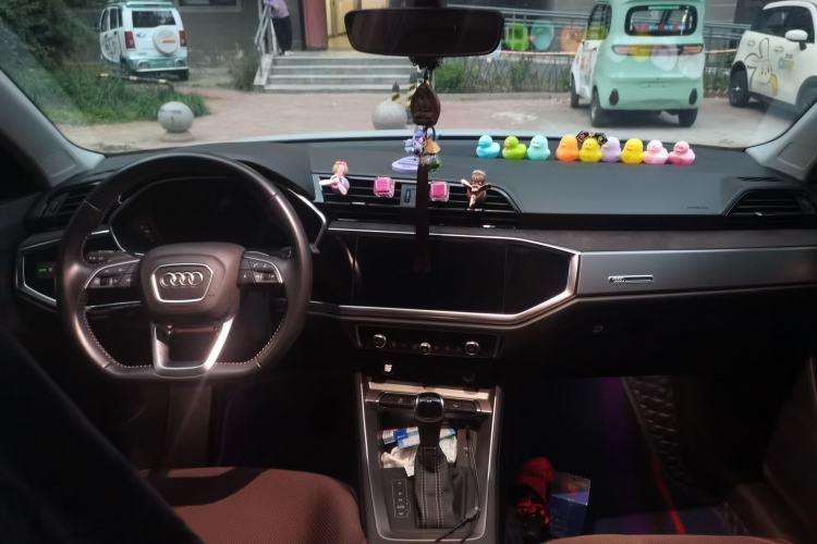 Used Audi Q3 2022 35 TFSI Fashion Dynamic Model Center Console