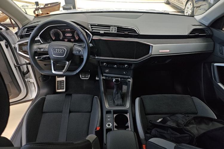 Used Audi Q3 2022 40 TFSI Fashion Dynamic Model Center Console