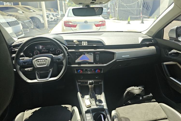 Used Audi Q3 2022 35 TFSI Fashion Dynamic Model Center Console