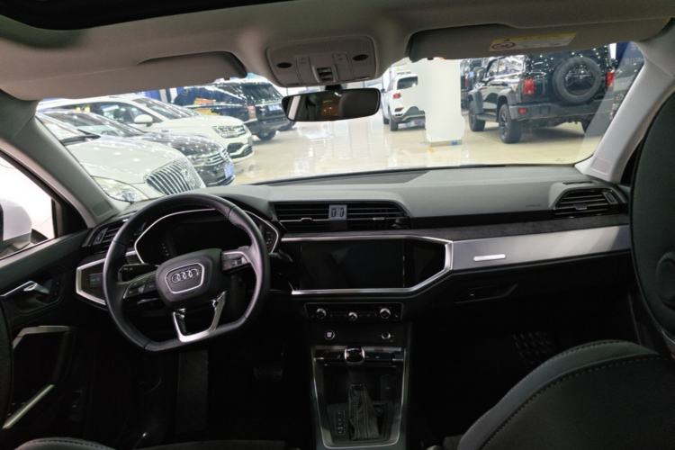 Used Audi Q3 2022 35 TFSI Fashion Dynamic Model Center Console
