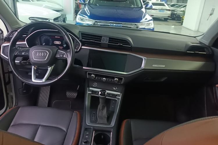 Used Audi Q3 2022 35 TFSI Fashionable and Elegant Model Center Console