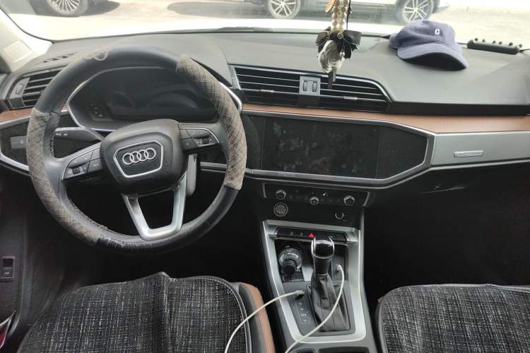 Used Audi Q3 2022 35 TFSI Fashionable and Elegant Model Center Console