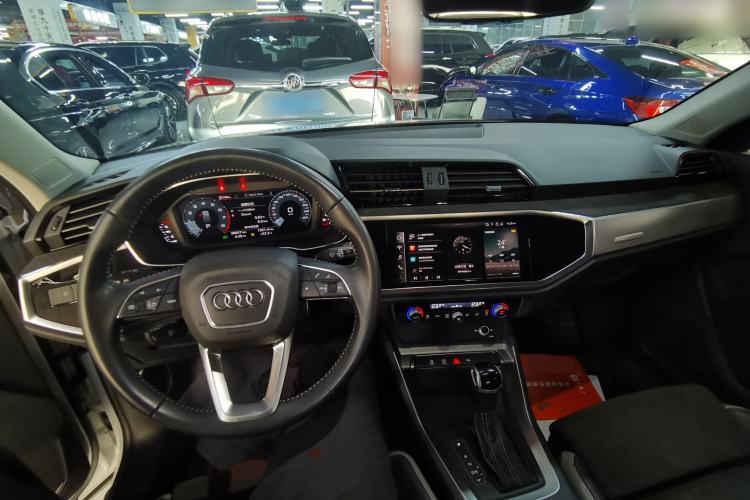 Used Audi Q3 2022 35 TFSI Progressive Dynamic Edition Center Console