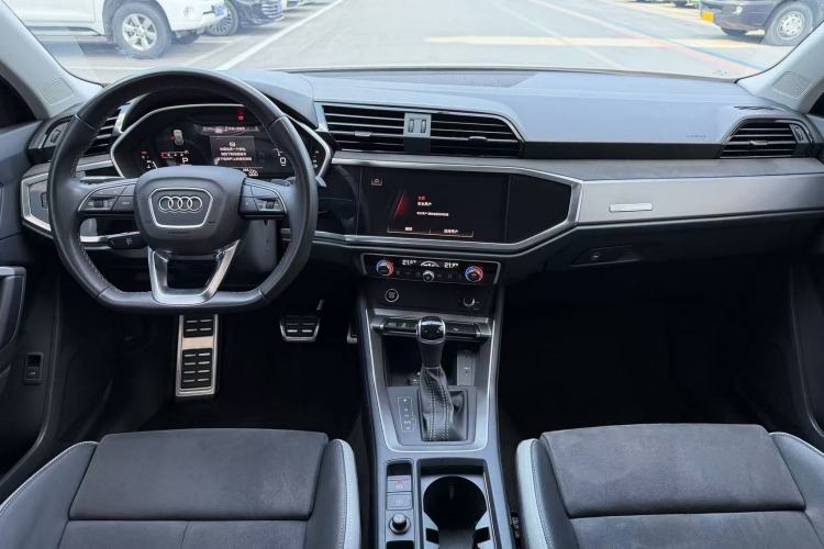 Used Audi Q3 2022 40 TFSI Fashion Dynamic Model Center Console