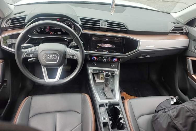 Used Audi Q3 2022 35 TFSI Fashionable and Elegant Model Center Console