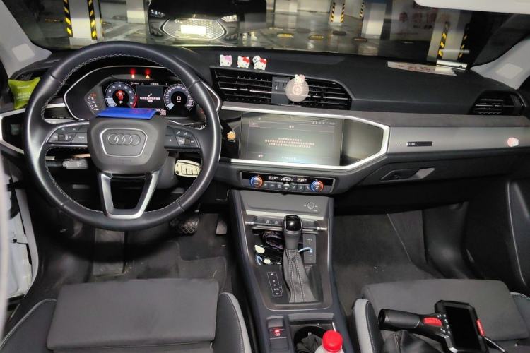 Used Audi Q3 2022 35 TFSI Progressive Dynamic Edition Center Console