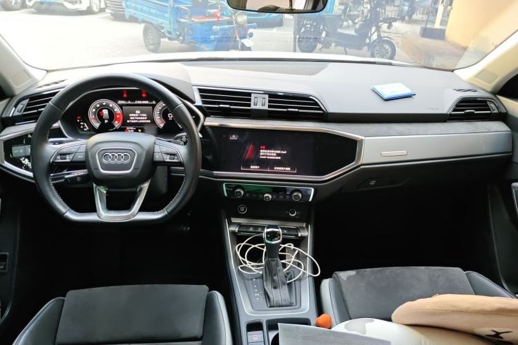 Used Audi Q3 2022 35 TFSI Fashion Dynamic Model Center Console