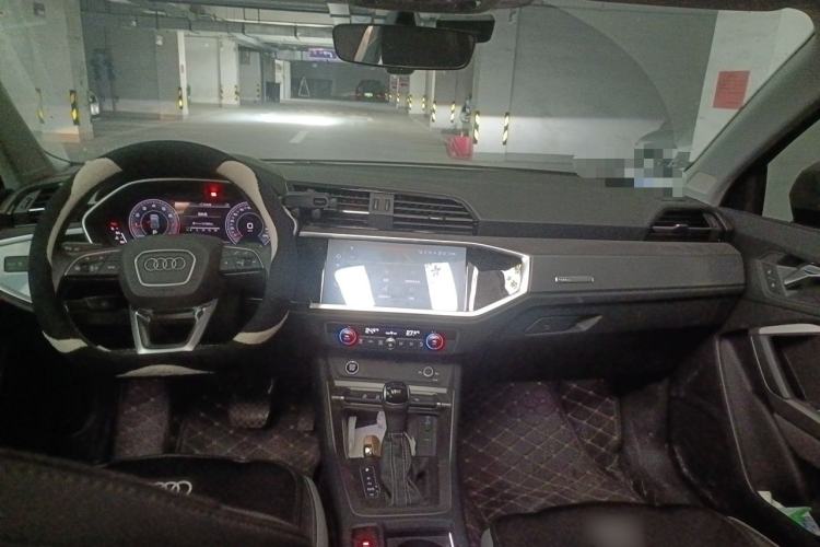 Used Audi Q3 2022 35 TFSI Fashion Dynamic Model Center Console