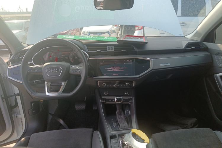 Used Audi Q3 2022 35 TFSI Fashion Dynamic Model Center Console