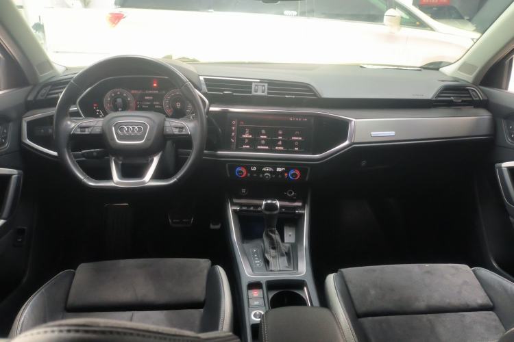 Used Audi Q3 2022 40 TFSI Fashion Dynamic Model Center Console