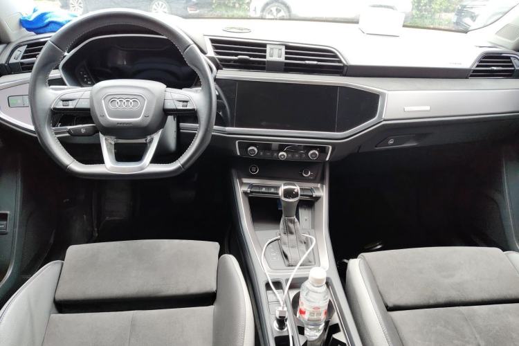 Used Audi Q3 2022 35 TFSI Fashion Dynamic Model Center Console
