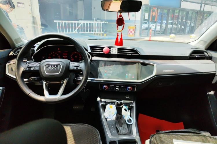 Used Audi Q3 2022 35 TFSI Progressive Dynamic Edition Center Console