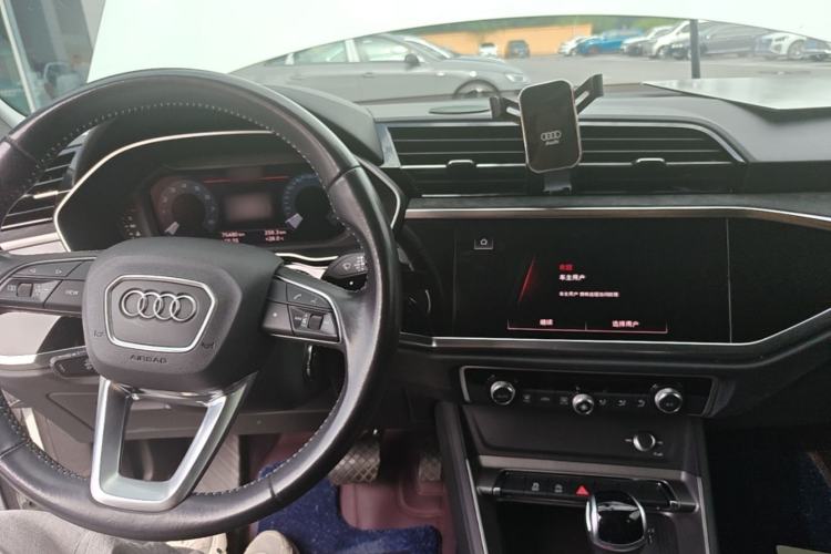Used Audi Q3 2022 35 TFSI Progressive Dynamic Edition Center Console