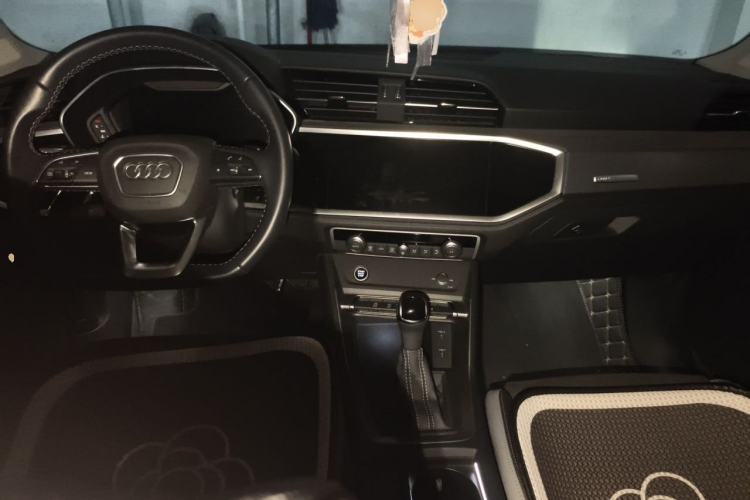 Used Audi Q3 2022 35 TFSI Fashion Dynamic Model Center Console