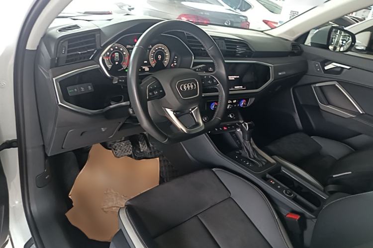Used Audi Q3 2022 35 TFSI Fashion Dynamic Model Center Console