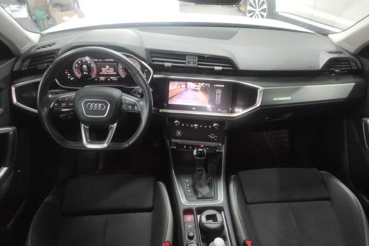 Used Audi Q3 2022 35 TFSI Fashion Dynamic Model Center Console