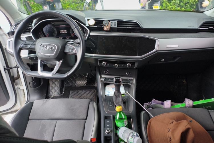 Used Audi Q3 2022 35 TFSI Fashion Dynamic Model Center Console