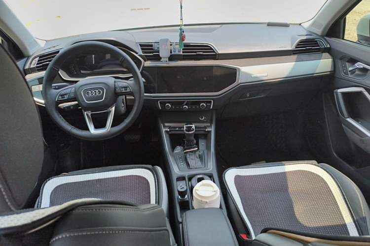 Used Audi Q3 2022 35 TFSI Progressive Dynamic Edition Center Console