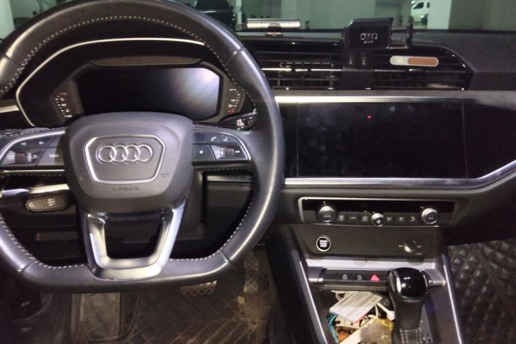 Used Audi Q3 2022 35 TFSI Fashion Dynamic Model Center Console