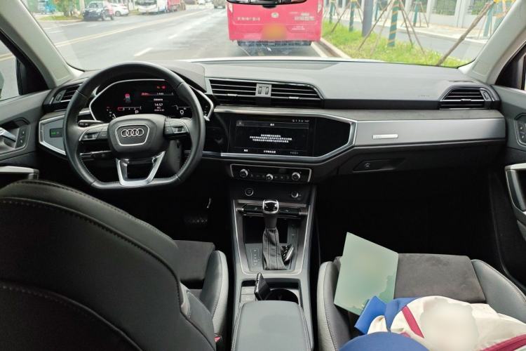 Used Audi Q3 2022 35 TFSI Fashion Dynamic Model Center Console
