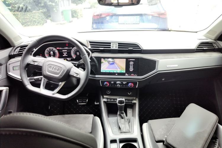 Used Audi Q3 2022 40 TFSI Fashion Dynamic Model Center Console