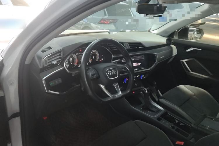 Used Audi Q3 2022 35 TFSI Fashion Dynamic Model Center Console