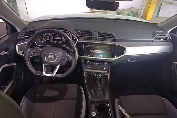 Used Audi Q3 2022 35 TFSI Fashion Dynamic Model Center Console