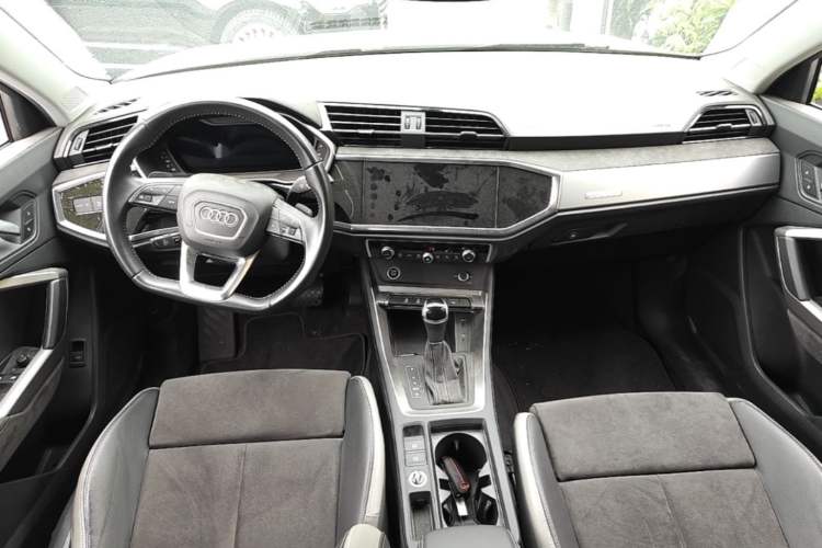 Used Audi Q3 2022 35 TFSI Fashion Dynamic Model Center Console