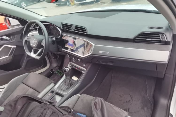 Used Audi Q3 2022 35 TFSI Fashion Dynamic Model Center Console